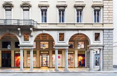 orari louis vuitton torino|Find Louis Vuitton Stores in Italy .